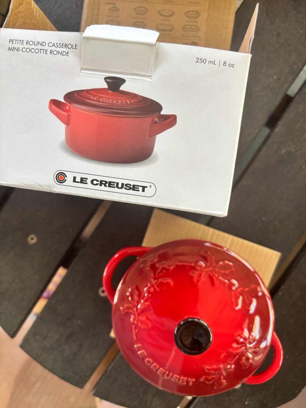 Le Creuset Petite Round Casserole / Mini Cocotte – Holly  – 8 oz / 250 mL Red